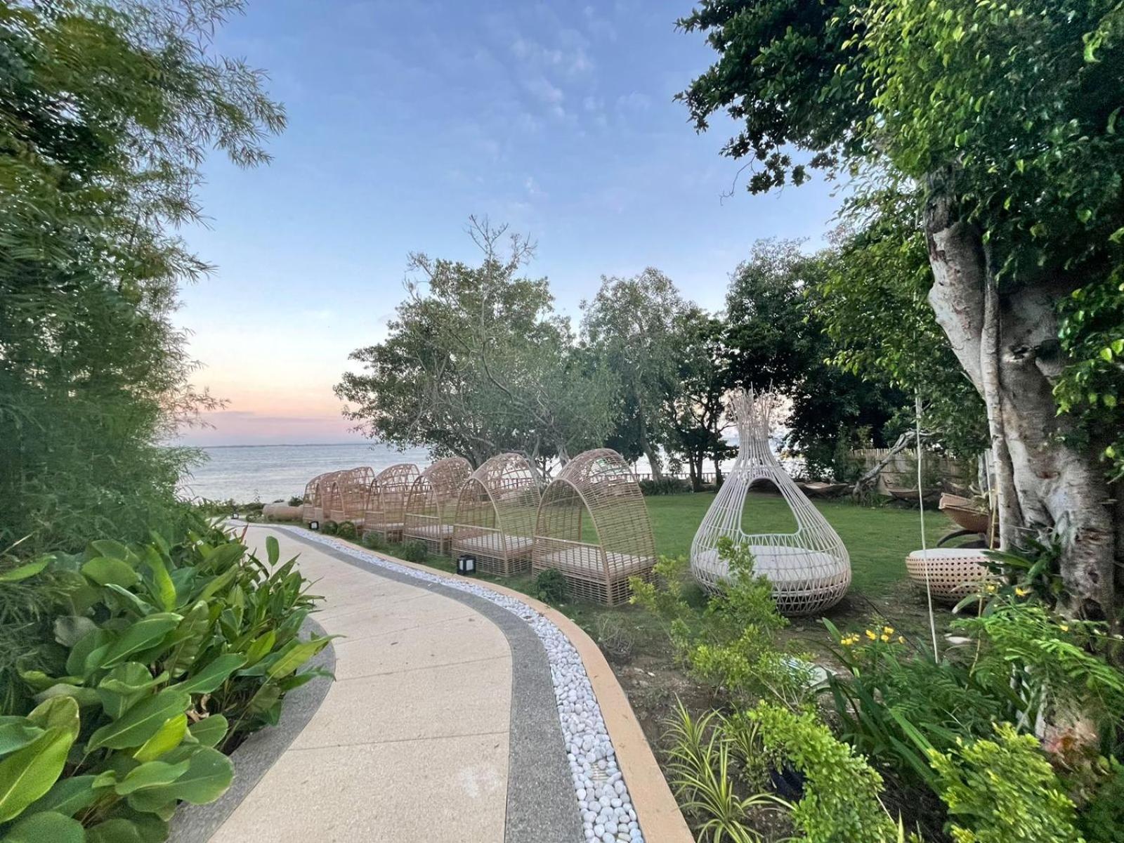 Mactan Newtown 8 Boulevard Deluxe Punta Engaño Exteriör bild
