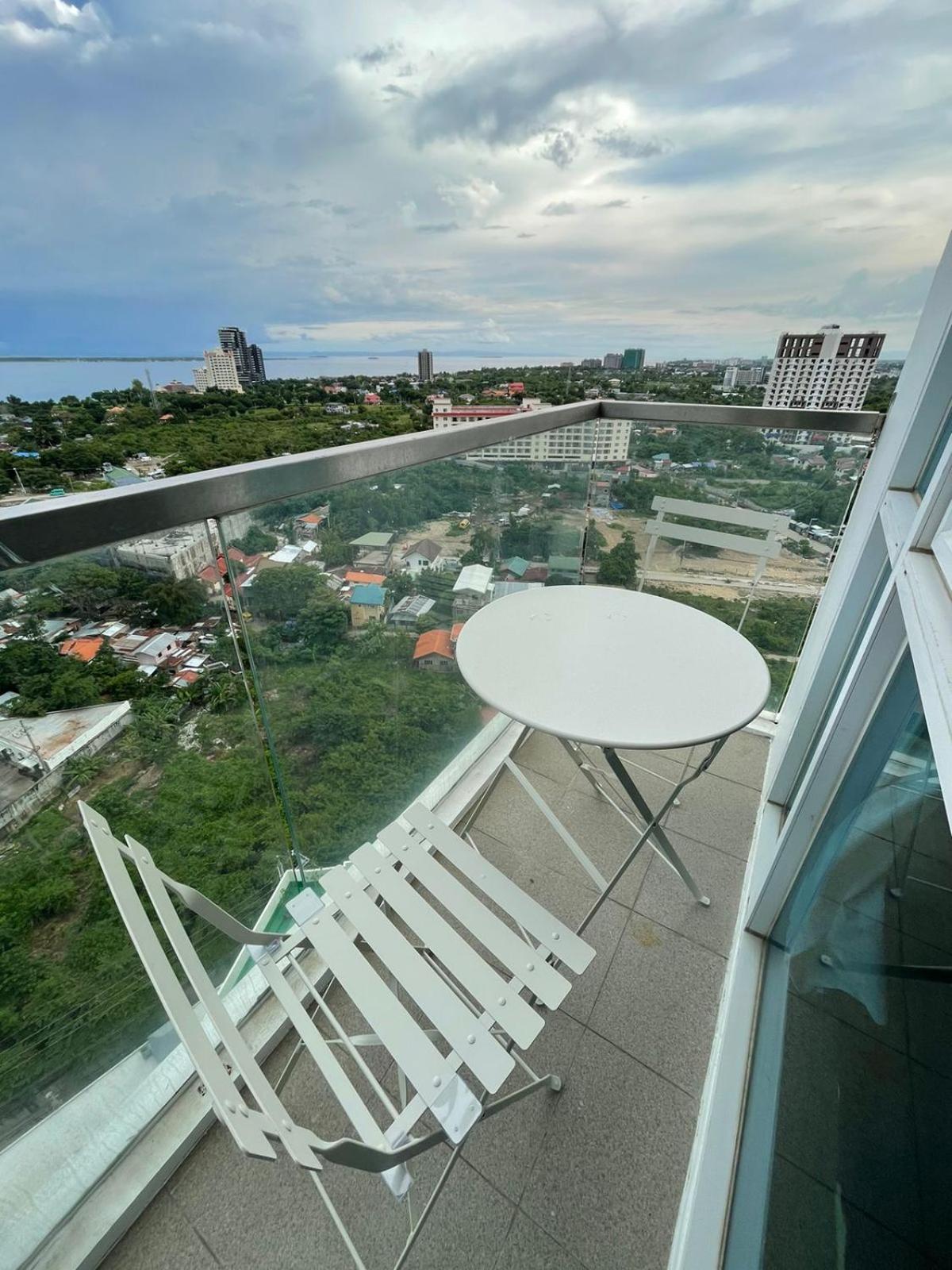 Mactan Newtown 8 Boulevard Deluxe Punta Engaño Exteriör bild