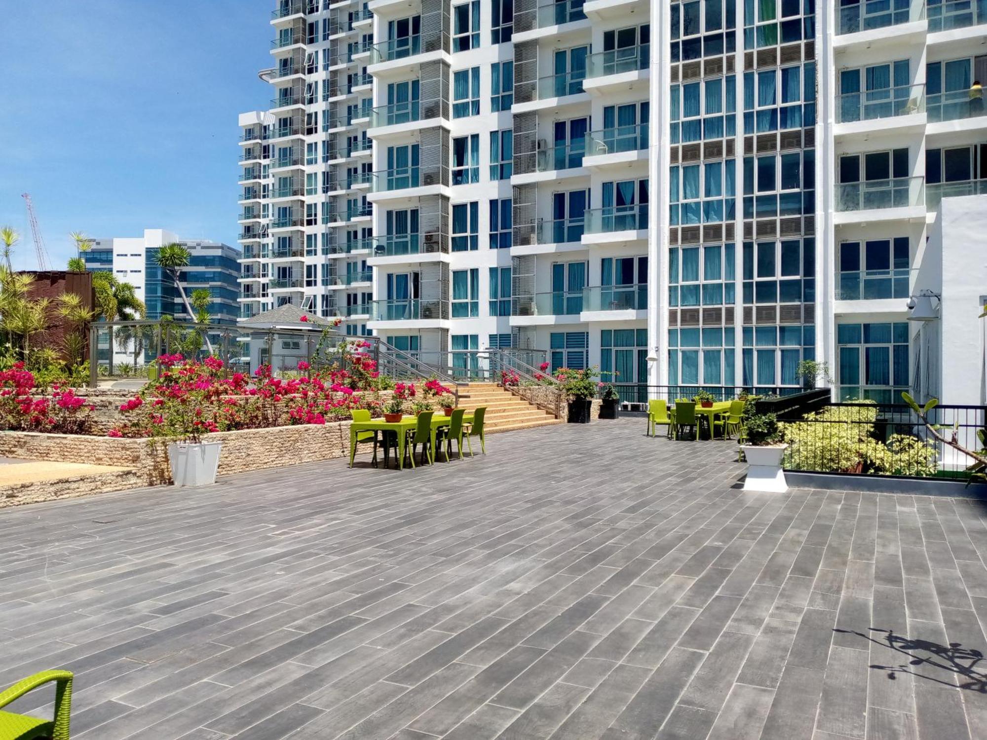 Mactan Newtown 8 Boulevard Deluxe Punta Engaño Exteriör bild