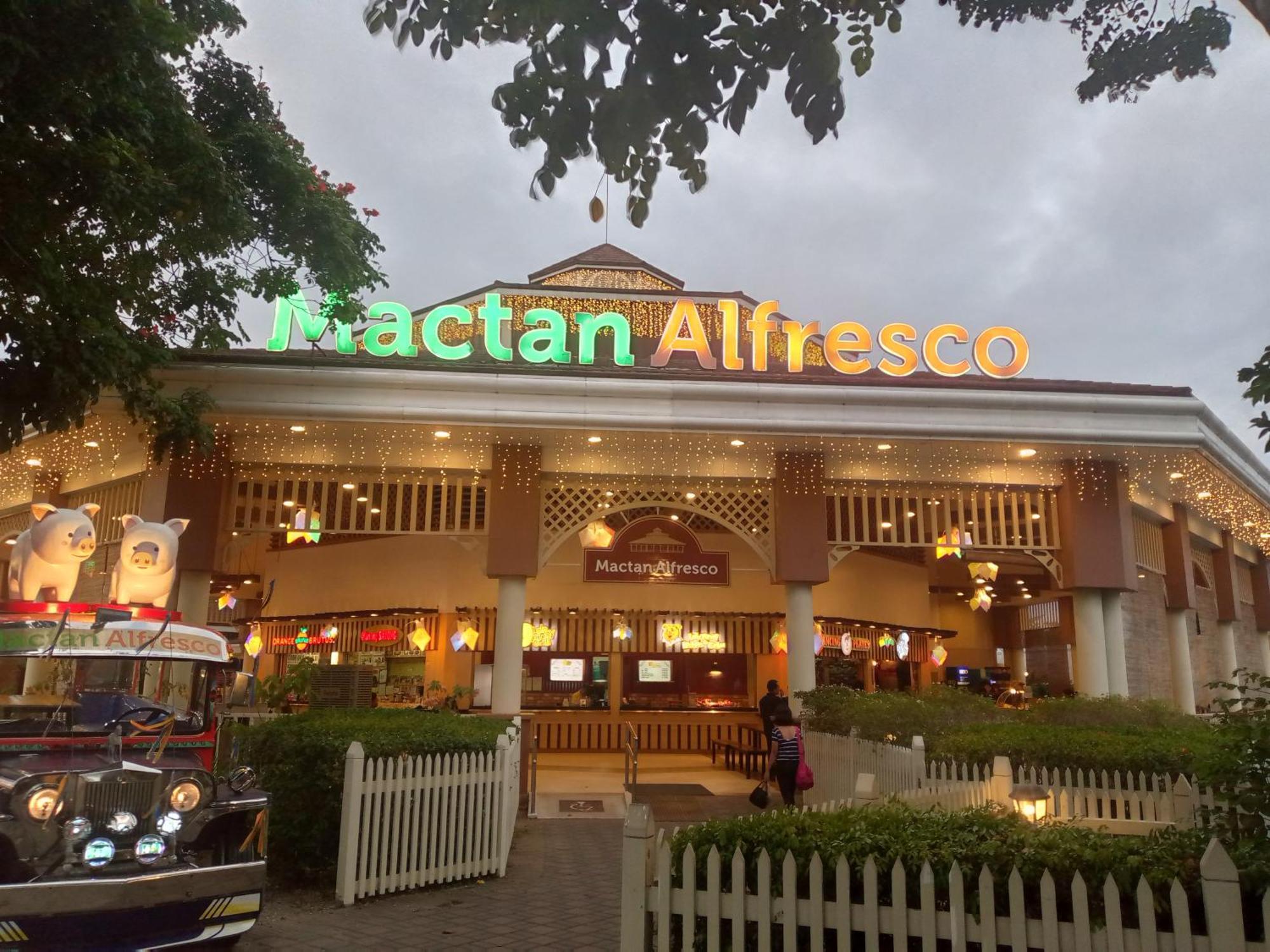 Mactan Newtown 8 Boulevard Deluxe Punta Engaño Exteriör bild