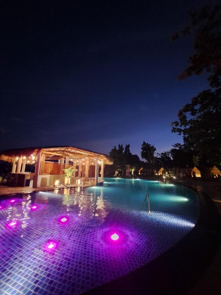 Mactan Newtown 8 Boulevard Deluxe Punta Engaño Exteriör bild